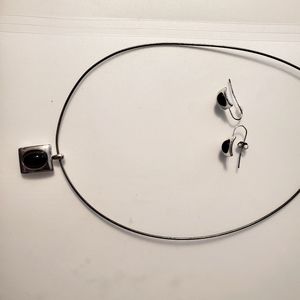 925 Necklace and earrings with black stone